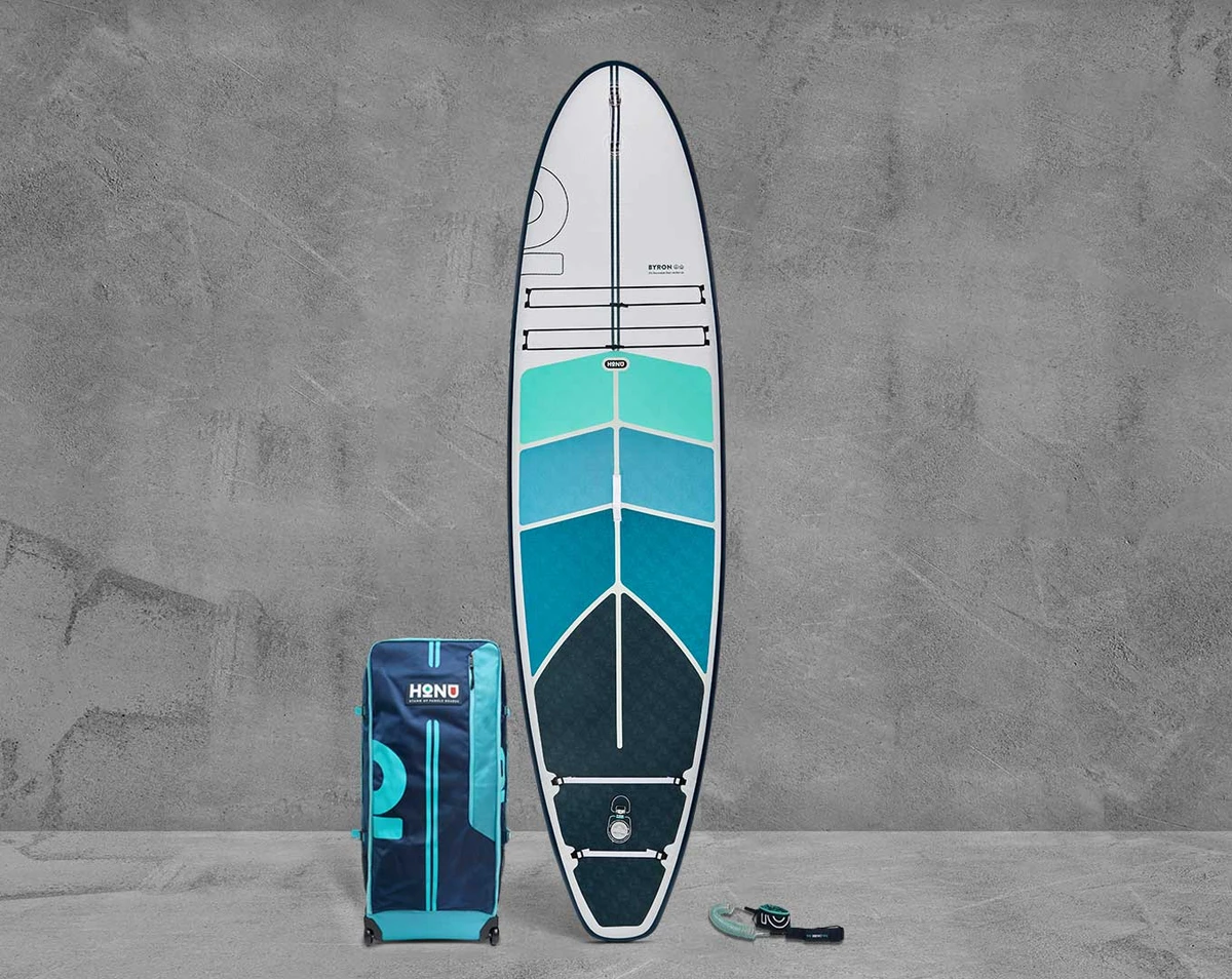 Honu Byron paddleboard with its bag and leash